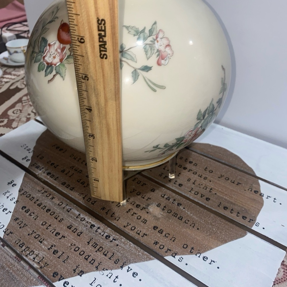Vintage Lenox Serenade 7” Porcelain Globe‎ Vase - Picture 3 of 9